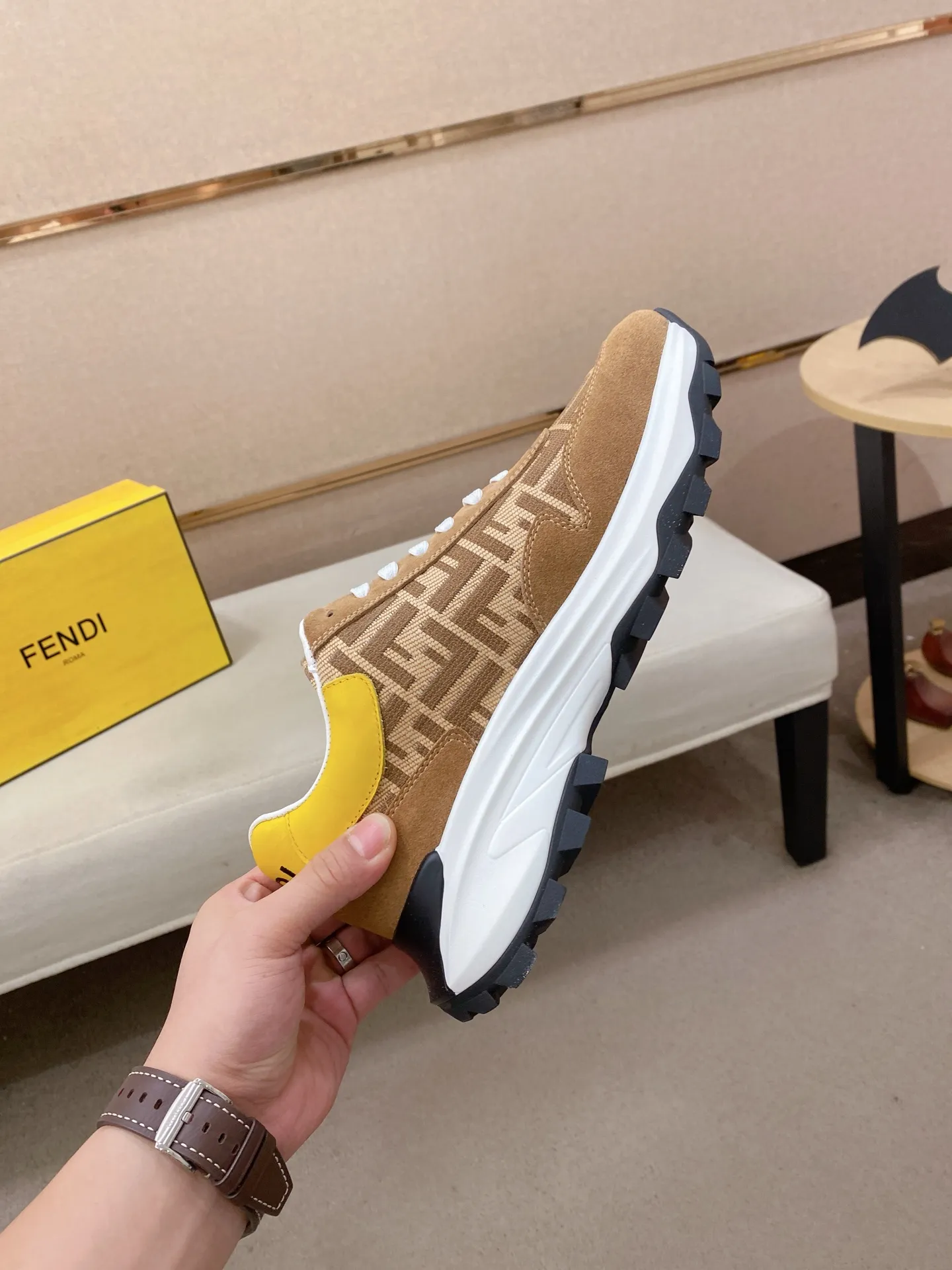 Men's shoes 💰 462💰 (fendi) New style 👊🏻 upper 🇮🇹 imported cowhide fabric 🇩🇪 lining imported sheepskin lining. The original outsole is molded to highlight the identity of every man, and the upper foot is elegant and stable🚶🏻🚶🏻The high-end custom counters reproduce the original version📯No matter the wind or rain, the shoe last remains unchanged and can withstand the verification of time🔍️,🔵 Size: 38-44